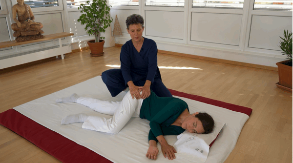 Effektive, sichere Shiatsu Techniken für die Hüfte | 2 Videos: 23 Min. | alle Level | Stream – Bild 5