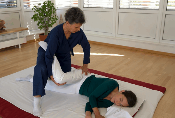 Effektive, sichere Shiatsu Techniken für die Hüfte | 2 Videos: 23 Min. | alle Level | Stream – Bild 7